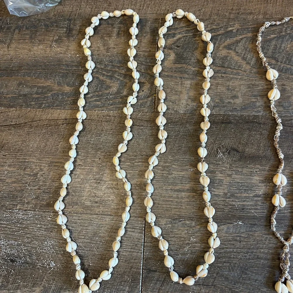 Unbranded natural cowrie